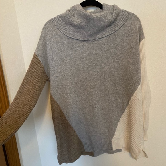 Maurice’s - Turtle Neck Sweater - Size Large - Picture 5 of 6